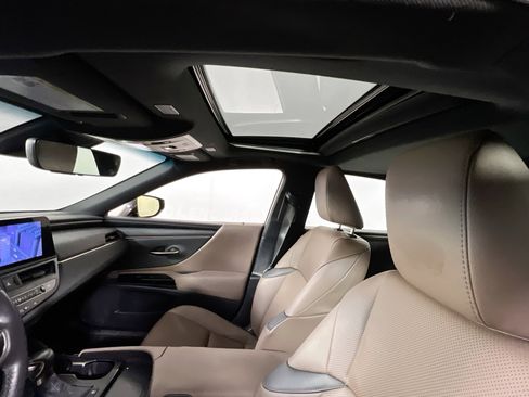 Used 2023 Lexus ES 300h w/ Premium Package image 21