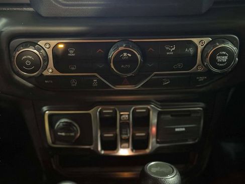 Used 2020 Jeep Wrangler Unlimited Sahara image 22