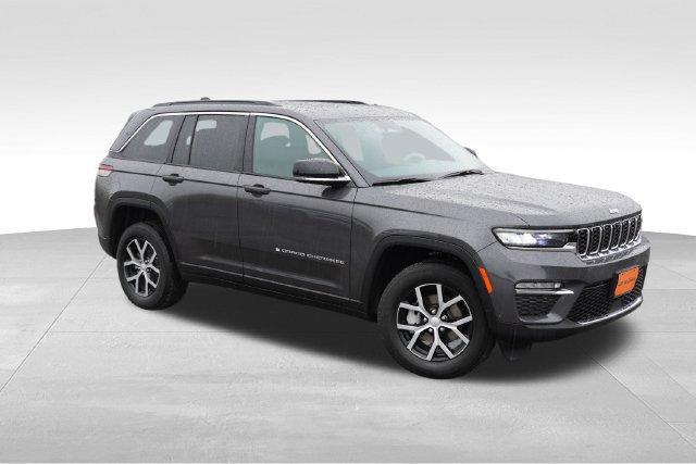 Certified 2024 Jeep Grand Cherokee Limited w/ Luxury Tech Group II AWD/4WD image 2