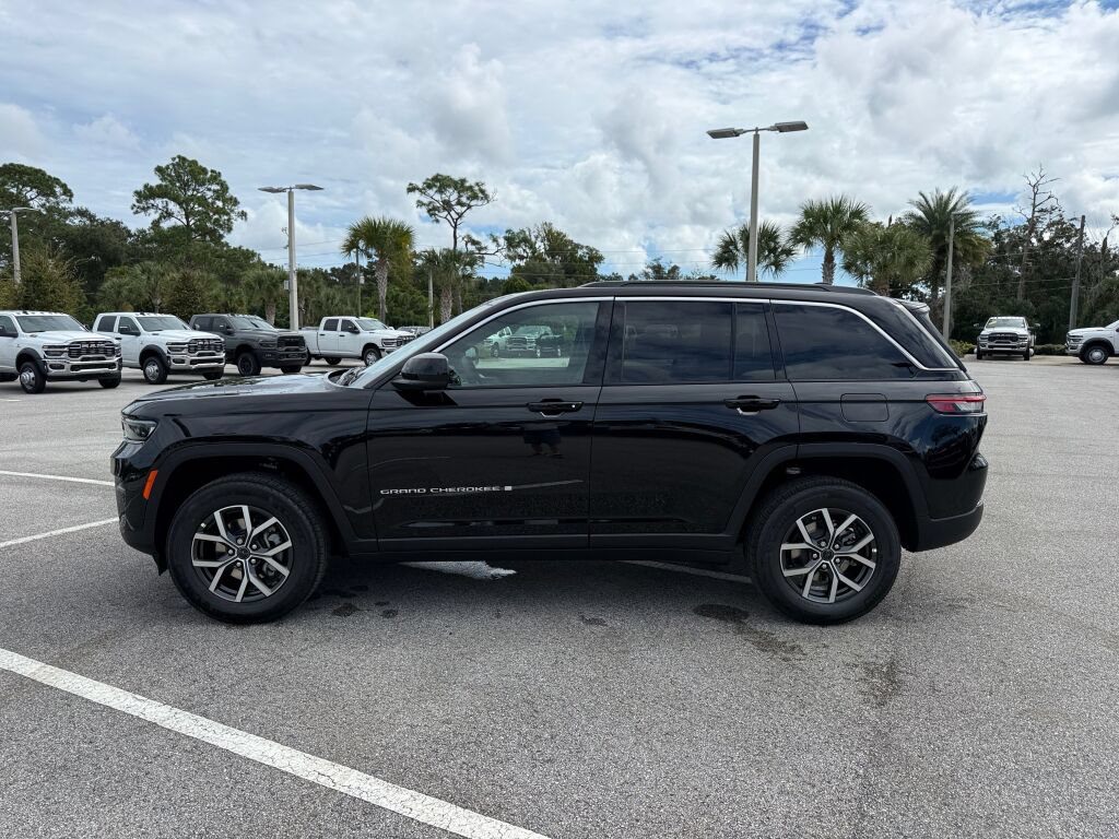 New 2027 Jeep Grand Cherokee Laredo AWD/4WD image 6