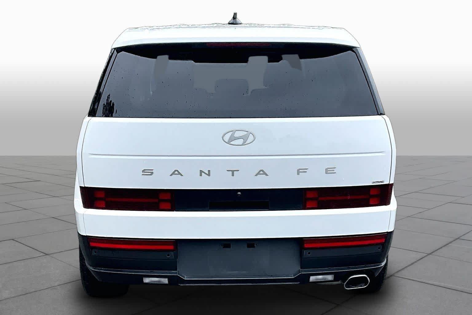 Used 2025 Hyundai Santa Fe SE AWD/4WD image 5