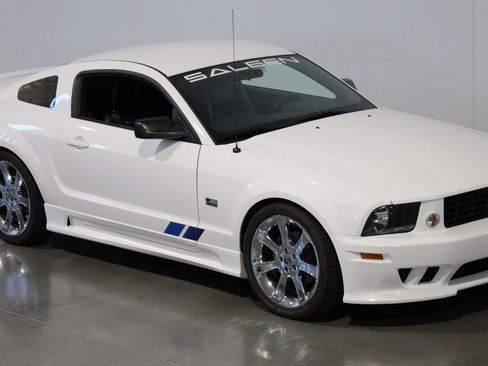 Used 2005 Ford Mustang GT RWD image 17