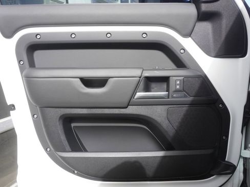 New 2026 Land Rover Defender 110 X-Dynamic SE image 17