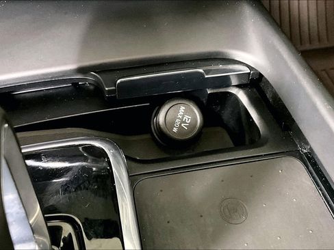 Used 2022 Volvo XC60 B5 Momentum image 33