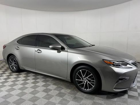 Used 2018 Lexus ES 350 w/ Luxury Package w/Wood Trim FWD image 10