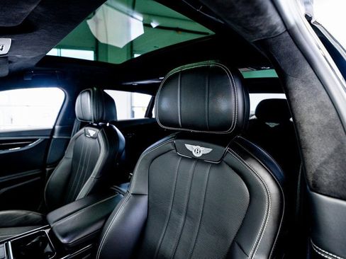 Used 2021 Bentley Flying Spur W12 image 40