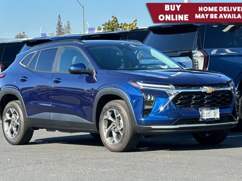 Used 2024 Chevrolet Trax LT image 1