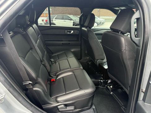 Used 2024 Ford Explorer 4WD Police Interceptor image 16