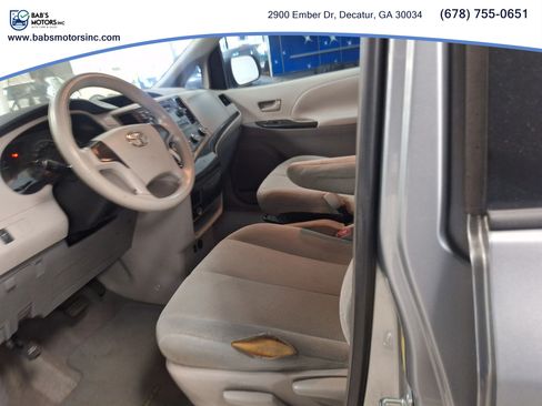 Used 2011 Toyota Sienna FWD image 14