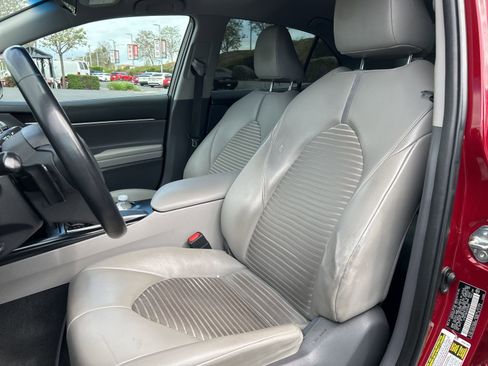 Used 2018 Toyota Camry SE image 9