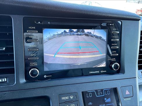 Used 2018 Toyota Sienna LE AWD/4WD image 18