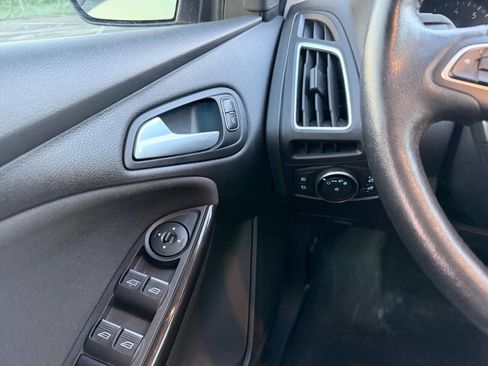 Used 2017 Ford Focus Titanium image 30