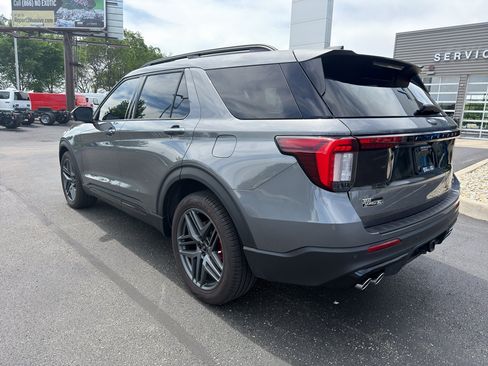 Used 2025 Ford Explorer ST w/ Sun And Sound Package AWD/4WD image 8