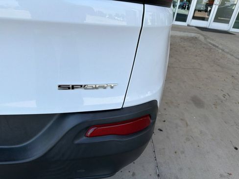 Used 2017 Jeep Cherokee Sport AWD/4WD image 18