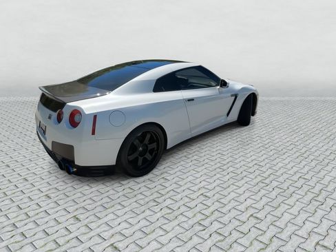 Used 2014 Nissan GT-R Black Edition AWD/4WD image 8