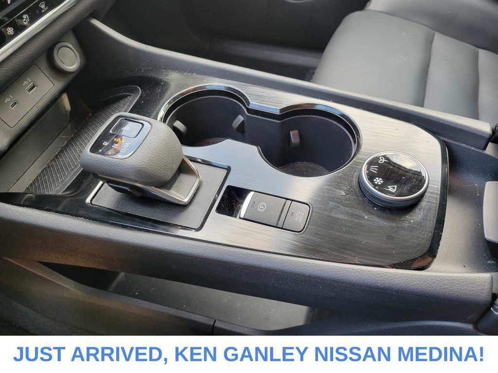 Certified 2023 Nissan Rogue SV w/ SV Premium B Package AWD/4WD image 11