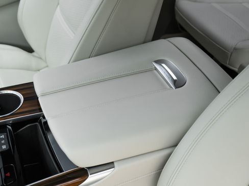 Used 2026 Cadillac Escalade Platinum Sport w/ LPO, Floor Liner Package AWD/4WD image 24
