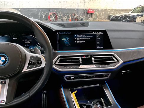 Used 2023 BMW X5 xDrive45e w/ Executive Package image 8