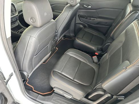 Used 2022 GMC Acadia AT4 w/ Technology Package image 30