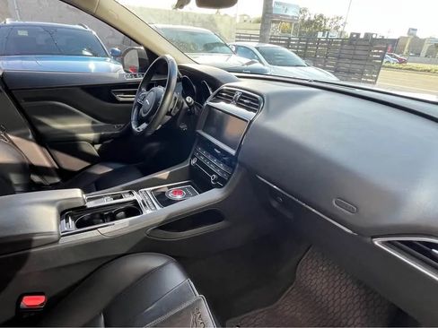 Used 2020 Jaguar F-PACE Premium image 9