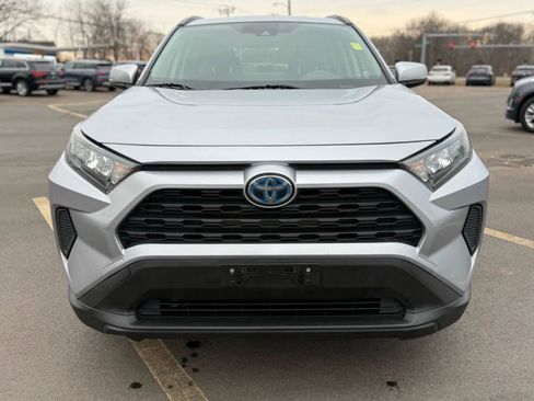 Used 2019 Toyota RAV4 LE image 8