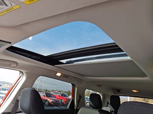 Used 2022 Nissan Pathfinder SV w/ SV Premium Package image 15