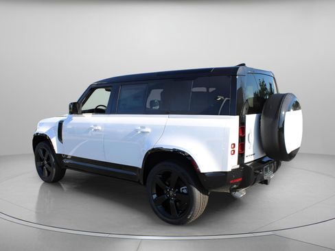 New 2025 Land Rover Defender 110 X-Dynamic SE image 3