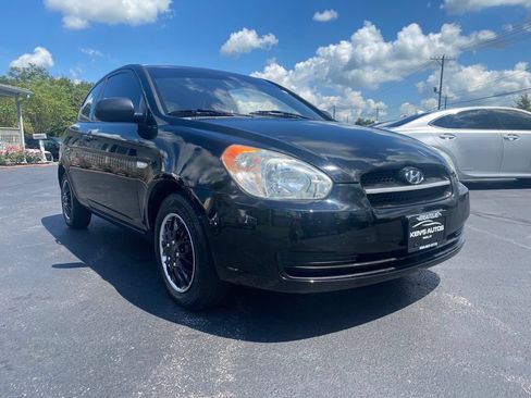 Used 2011 Hyundai Accent GL FWD image 3