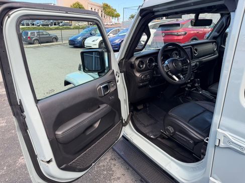 Used 2023 Jeep Wrangler Unlimited Sahara AWD/4WD image 9