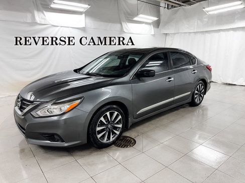 Used 2017 Nissan Altima 2.5 SV FWD image 1