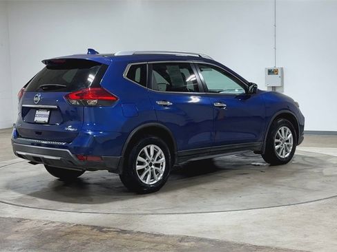 Used 2017 Nissan Rogue SV w/ SV Premium Package image 8