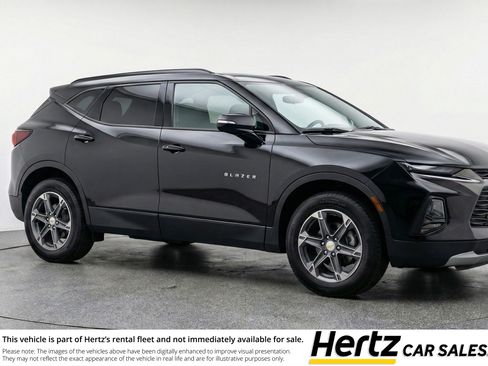 Used 2025 Chevrolet Blazer LT FWD image 1