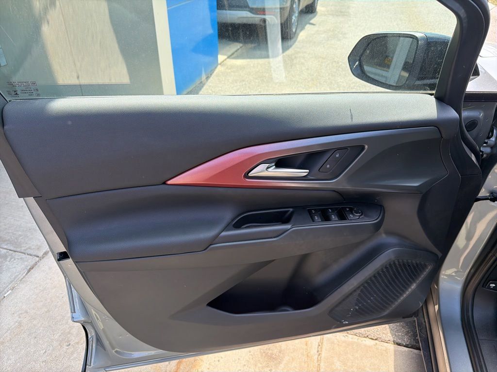 New 2026 Chevrolet Equinox EV RS AWD/4WD image 9