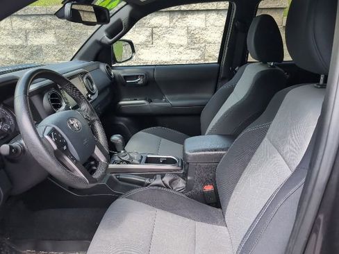 Used 2020 Toyota Tacoma TRD Off-Road AWD/4WD image 13