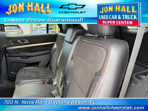 Used 2018 Ford Explorer XLT w/ Equipment Group 202A FWD image 17
