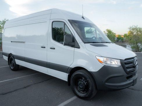 Used 2025 Mercedes-Benz Sprinter 2500 image 3