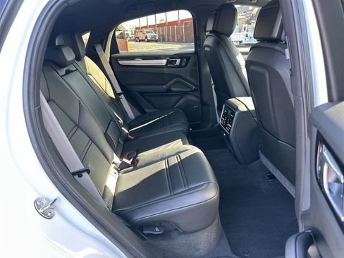 Used 2023 Porsche Cayenne Platinum Edition image 13