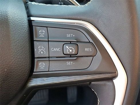 Used 2023 Jeep Grand Cherokee L Laredo image 22