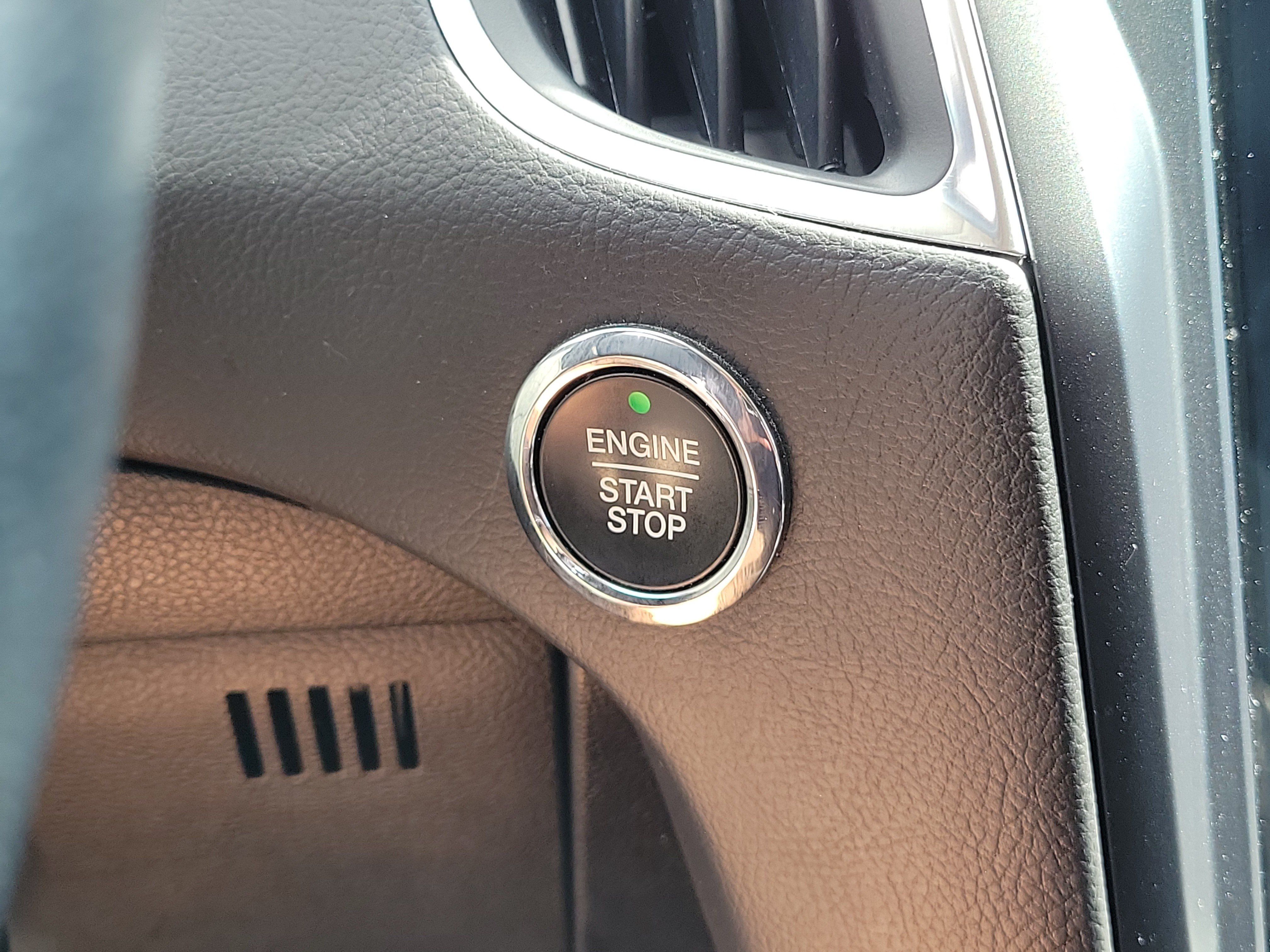Used 2023 Ford Edge Titanium AWD/4WD image 30