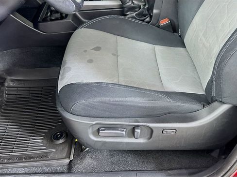 Used 2022 Toyota Tacoma TRD Off-Road image 19