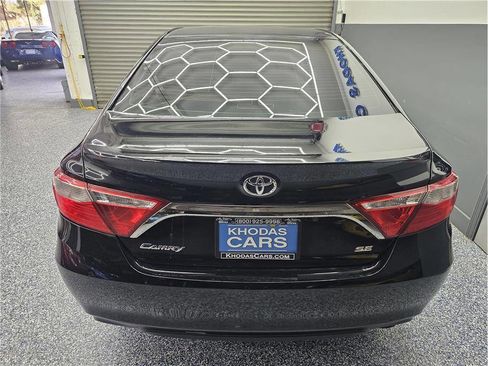 Used 2017 Toyota Camry XSE image 4