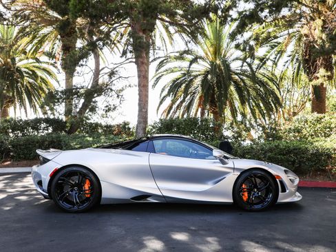 Used 2024 McLaren 750S Spider RWD image 26