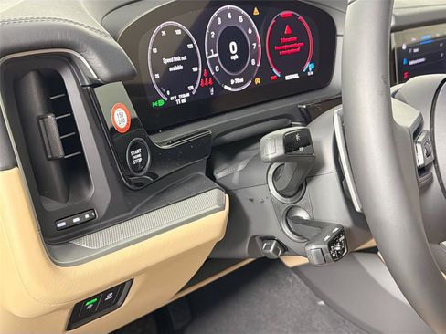 Certified 2026 Porsche Cayenne AWD/4WD image 32