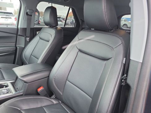 Used 2023 Ford Explorer Limited w/ Limited Technology Package image 21