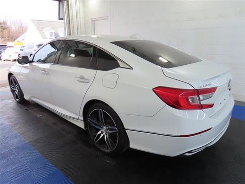 Used 2022 Honda Accord Touring image 11