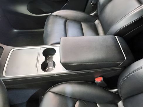 Used 2022 Tesla Model Y Long Range AWD/4WD image 17