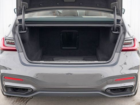 Used 2022 BMW 750i xDrive w/ Executive Package image 10