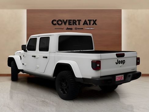 Used 2025 Jeep Gladiator Sport AWD/4WD image 3