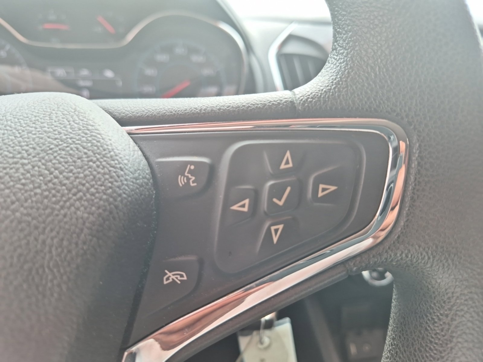 Used 2018 Chevrolet Cruze LT FWD image 10