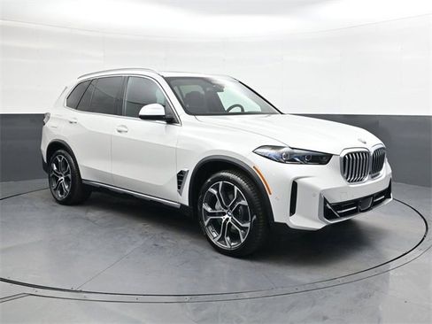 New 2026 BMW X5 xDrive50e image 2
